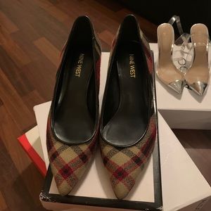 Ninewest black multi color checkered pump